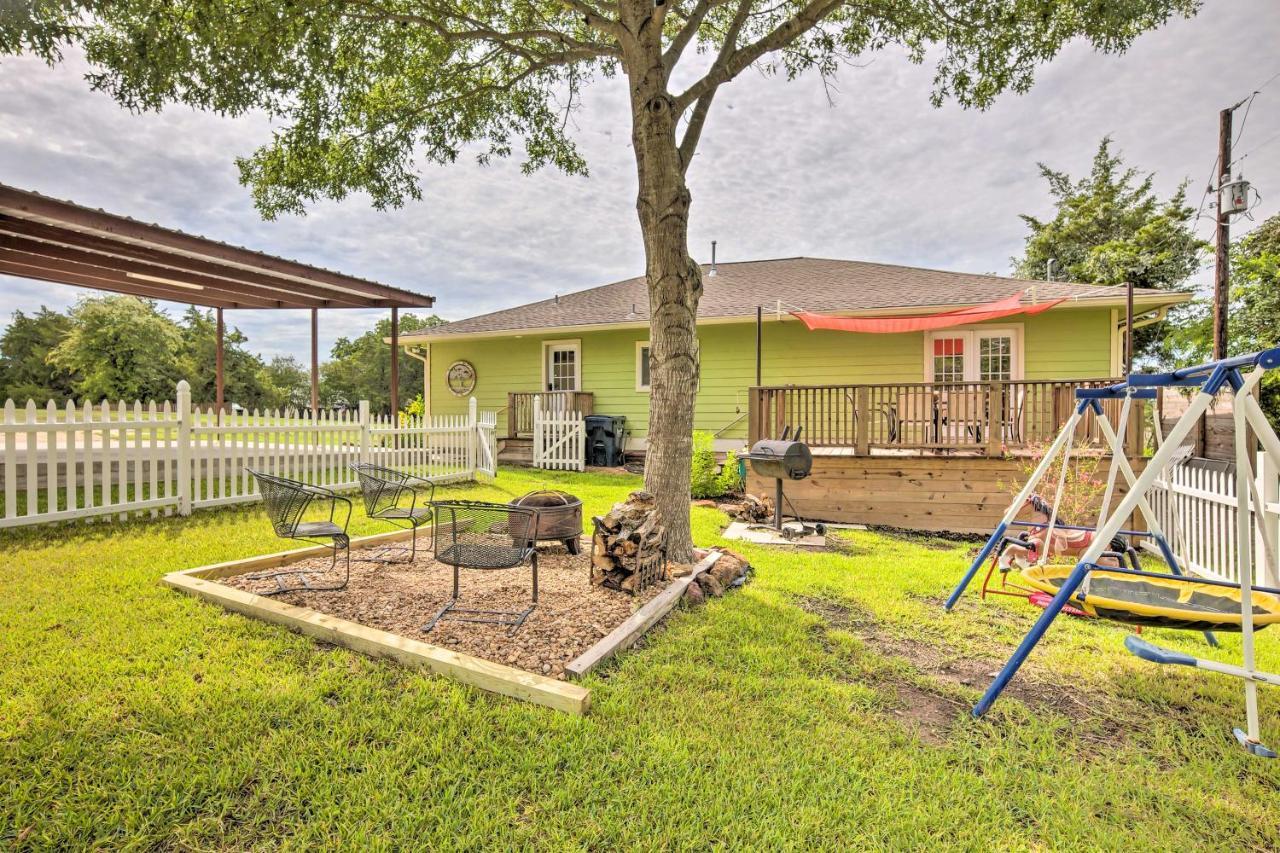 The Gathering Place Brenham Home On 6 Acres Exterior photo